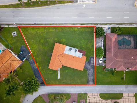 8230 SW 87th Terrace Miami FL 33143