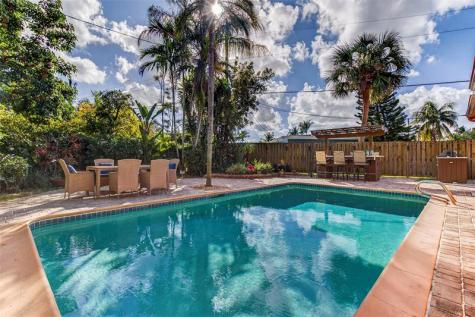 40 SW 9th Court Pompano Beach FL 33060