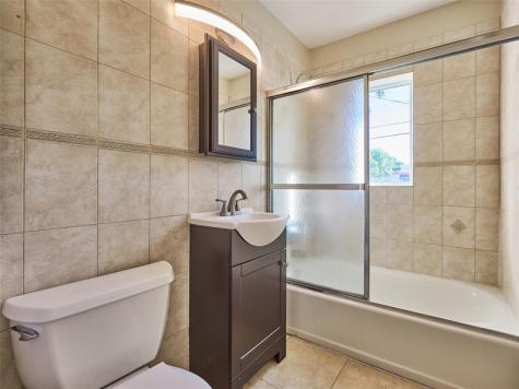 5208 NE 2nd Avenue Oakland Park FL 33334
