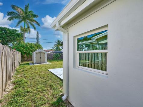 5208 NE 2nd Avenue Oakland Park FL 33334