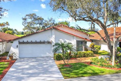 661 Deer Creek Hollows Circle Deerfield Beach FL 33442