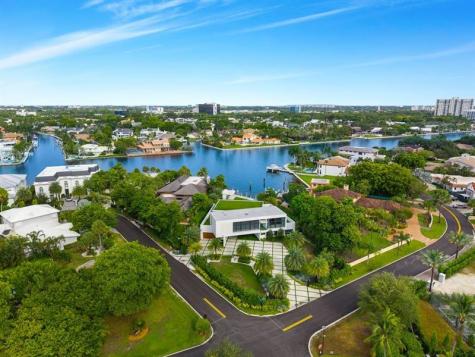 19 Gatehouse Road Sea Ranch Lakes FL 33308
