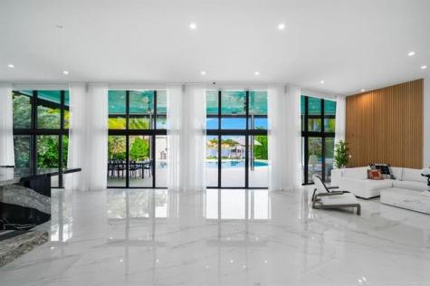 19 Gatehouse Road Sea Ranch Lakes FL 33308
