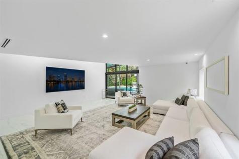 19 Gatehouse Road Sea Ranch Lakes FL 33308