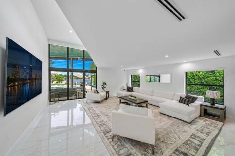 19 Gatehouse Road Sea Ranch Lakes FL 33308