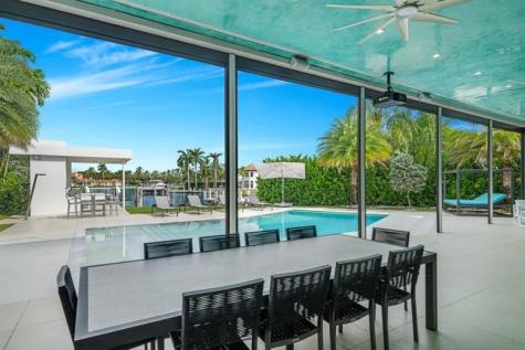 19 Gatehouse Road Sea Ranch Lakes FL 33308