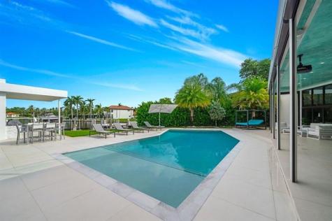 19 Gatehouse Road Sea Ranch Lakes FL 33308