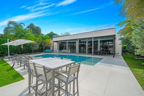 19 Gatehouse Road Sea Ranch Lakes FL 33308