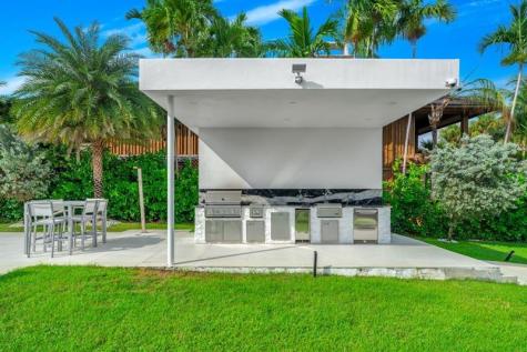 19 Gatehouse Road Sea Ranch Lakes FL 33308