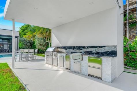 19 Gatehouse Road Sea Ranch Lakes FL 33308