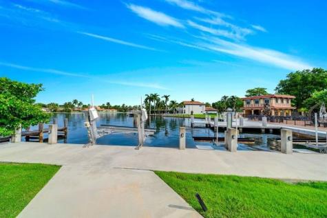 19 Gatehouse Road Sea Ranch Lakes FL 33308