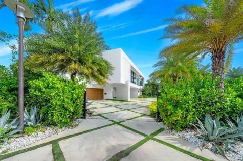 19 Gatehouse Road Sea Ranch Lakes FL 33308