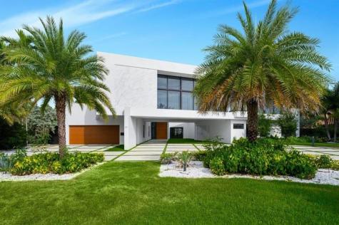 19 Gatehouse Road Sea Ranch Lakes FL 33308