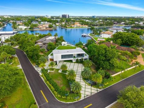 19 Gatehouse Road Sea Ranch Lakes FL 33308