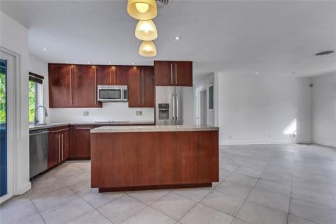 2031 NW 39th Court Oakland Park FL 33309