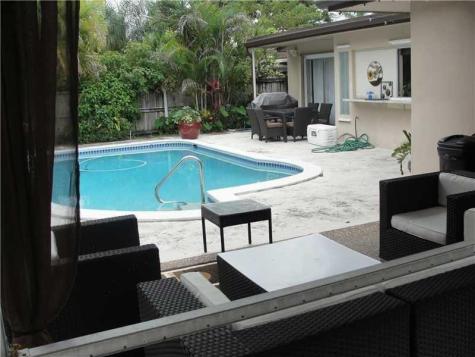 2031 NW 39th Court Oakland Park FL 33309