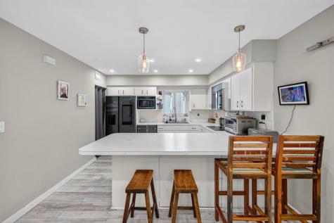 1570 NE 30th Place Oakland Park FL 33334