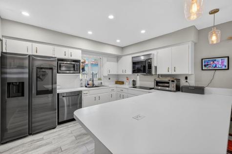 1570 NE 30th Place Oakland Park FL 33334