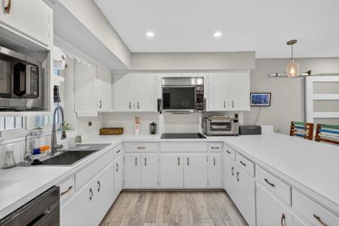 1570 NE 30th Place Oakland Park FL 33334