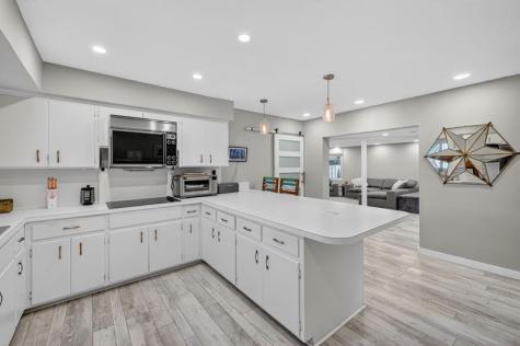 1570 NE 30th Place Oakland Park FL 33334