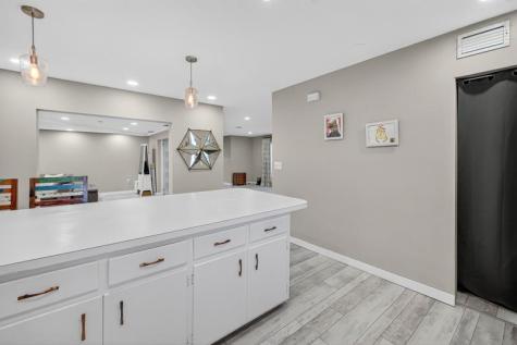 1570 NE 30th Place Oakland Park FL 33334