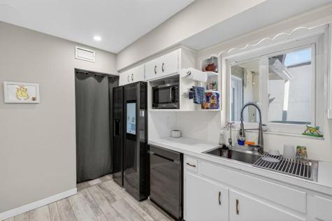 1570 NE 30th Place Oakland Park FL 33334