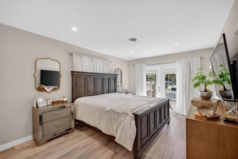 1570 NE 30th Place Oakland Park FL 33334
