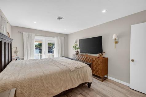 1570 NE 30th Place Oakland Park FL 33334