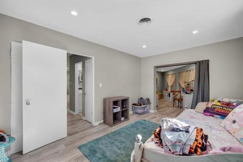 1570 NE 30th Place Oakland Park FL 33334