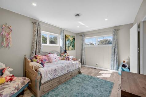 1570 NE 30th Place Oakland Park FL 33334