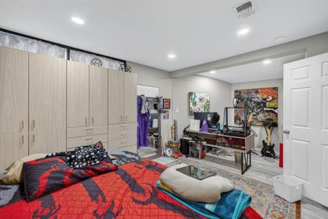 1570 NE 30th Place Oakland Park FL 33334