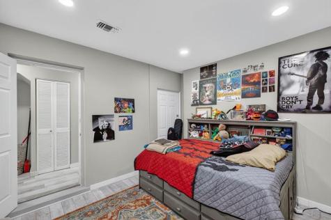 1570 NE 30th Place Oakland Park FL 33334