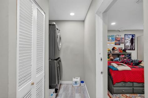 1570 NE 30th Place Oakland Park FL 33334