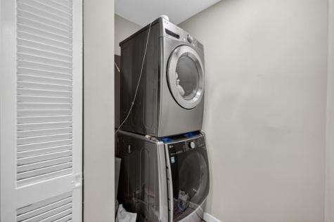 1570 NE 30th Place Oakland Park FL 33334