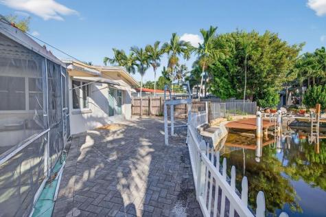 1570 NE 30th Place Oakland Park FL 33334