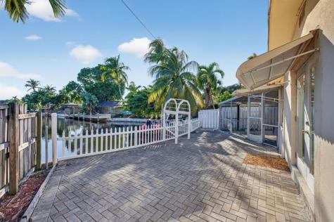1570 NE 30th Place Oakland Park FL 33334