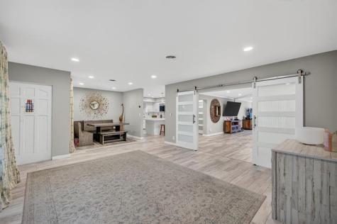 1570 NE 30th Place Oakland Park FL 33334