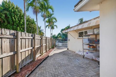 1570 NE 30th Place Oakland Park FL 33334