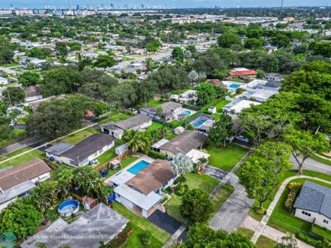 315 S 57th Avenue Hollywood FL 33023