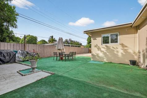 1910 SW 98th Terrace Miramar FL 33025
