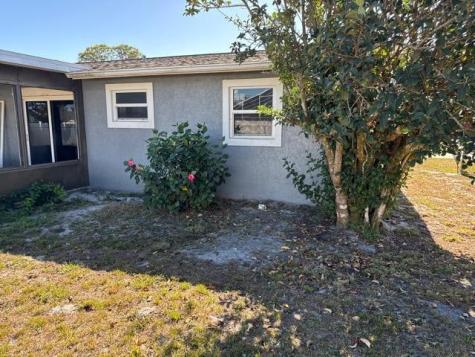 321 NE Genesee Avenue Port St Lucie FL 34983