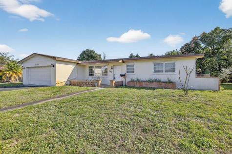 121 NW 77th Way Pembroke Pines FL 33024