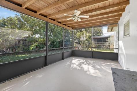 121 NW 77th Way Pembroke Pines FL 33024