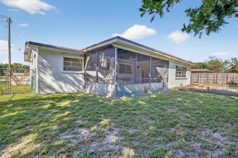 121 NW 77th Way Pembroke Pines FL 33024