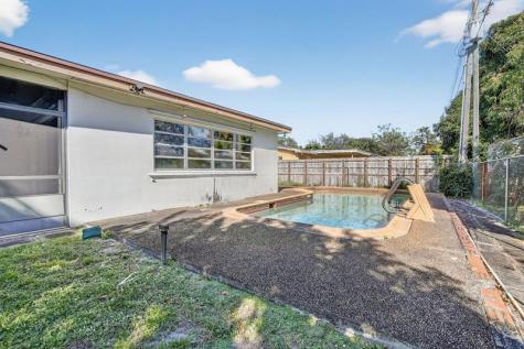 121 NW 77th Way Pembroke Pines FL 33024