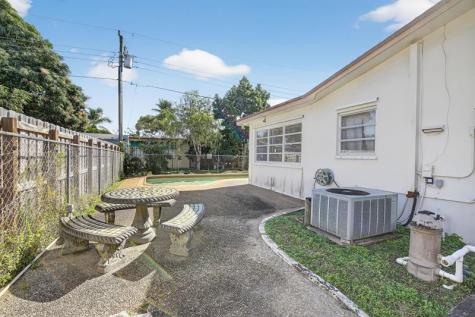 121 NW 77th Way Pembroke Pines FL 33024