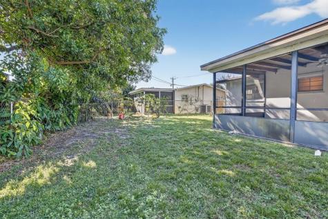 121 NW 77th Way Pembroke Pines FL 33024