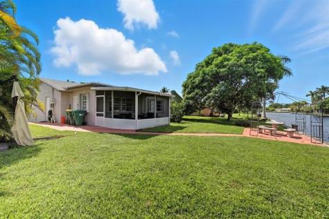 9407 NW 70th Place Tamarac FL 33321