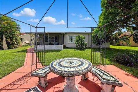 9407 NW 70th Place Tamarac FL 33321
