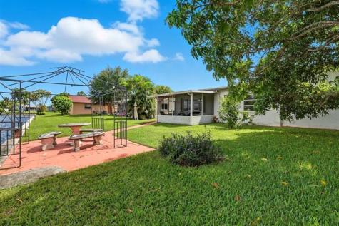 9407 NW 70th Place Tamarac FL 33321